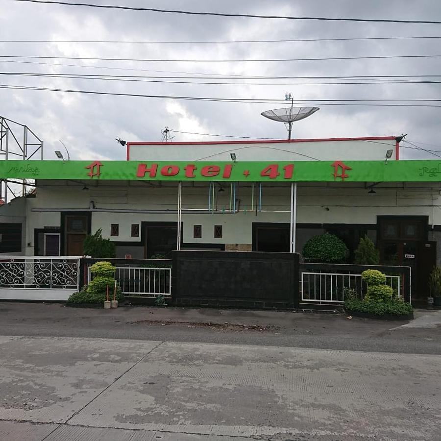 41 Maribaya Hotel *